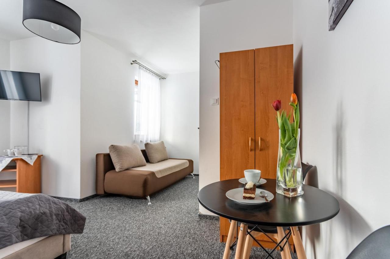 Villa 84 & Apartments - Jacuzzi, Sauna Frühstückspension *